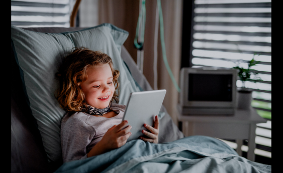 Patientenmultimedia in Kliniken: „Von der Glotze am Bett zur Prozessoptimierung“